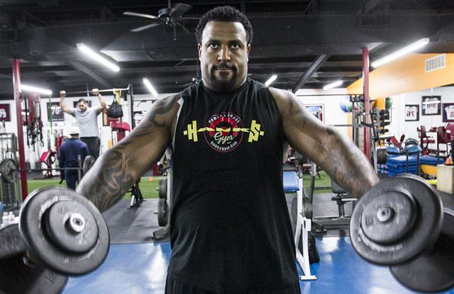 Cimini] New York Jets left tackle Duane Brown, 37, a five-time Pro Bowl  selection who underwent recent surgery to repair a torn left rotator cuff,  has decided to return for his 17th