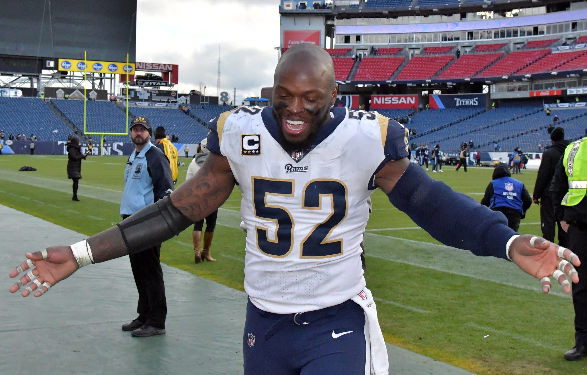 October 2, 2018 - East Rutherford, New Jersey, U.S. - New York Giants  linebacker Alec Ogletree (52) on the sideline during a NFL game between the  New Orlean Saints and the New