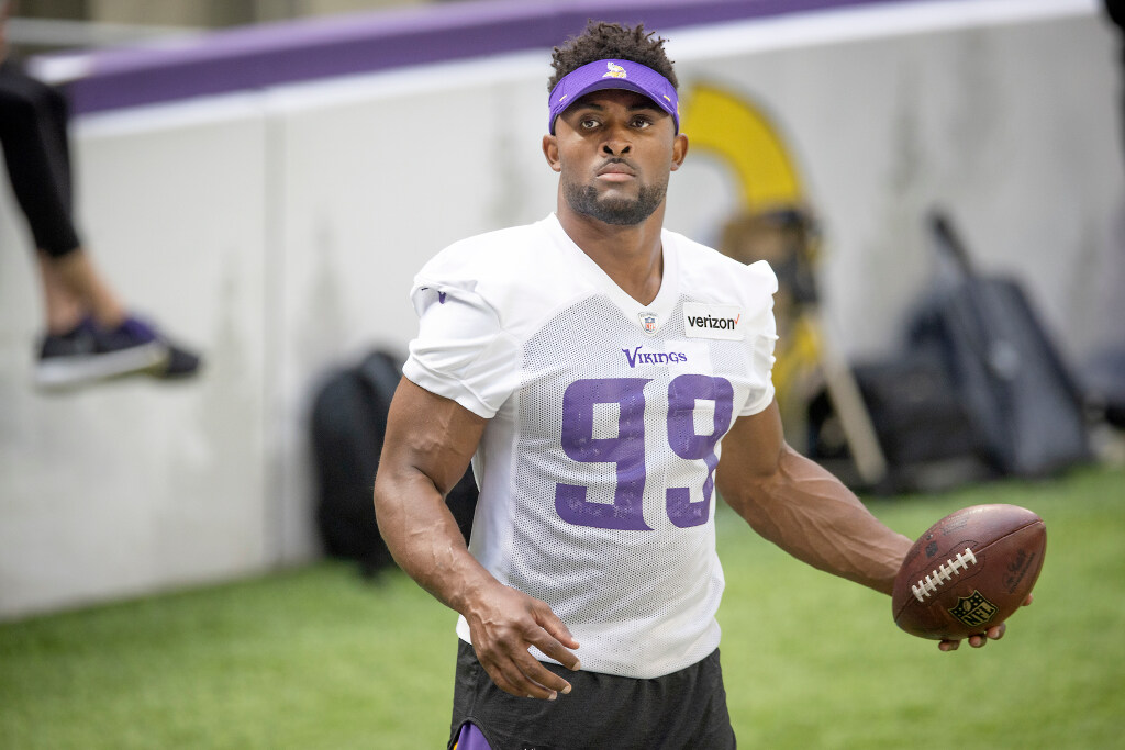 Vikings Training Camp: Danielle Hunter Helps Minnesota Become 'The Baddest  Dudes in the Schoolyard'