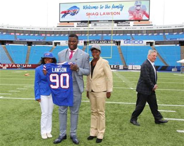 Shaq Lawson fighting to keep job as Buffalo Bills defensive end