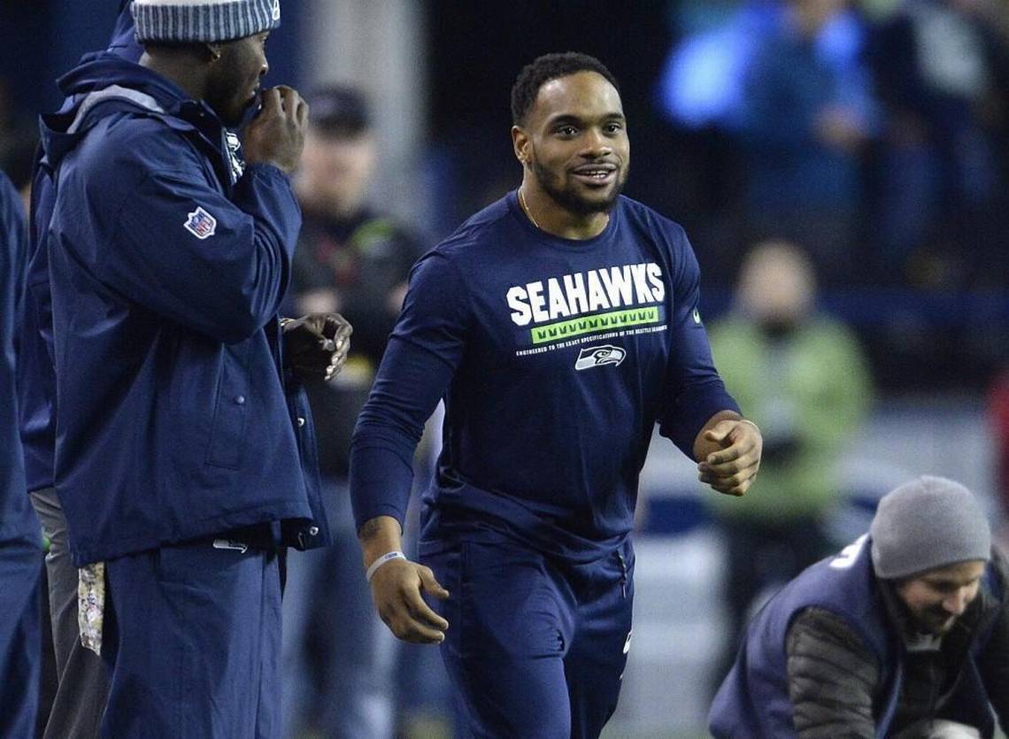 Thomas Rawls leads Seahawks to 40-7 pummeling of Panthers