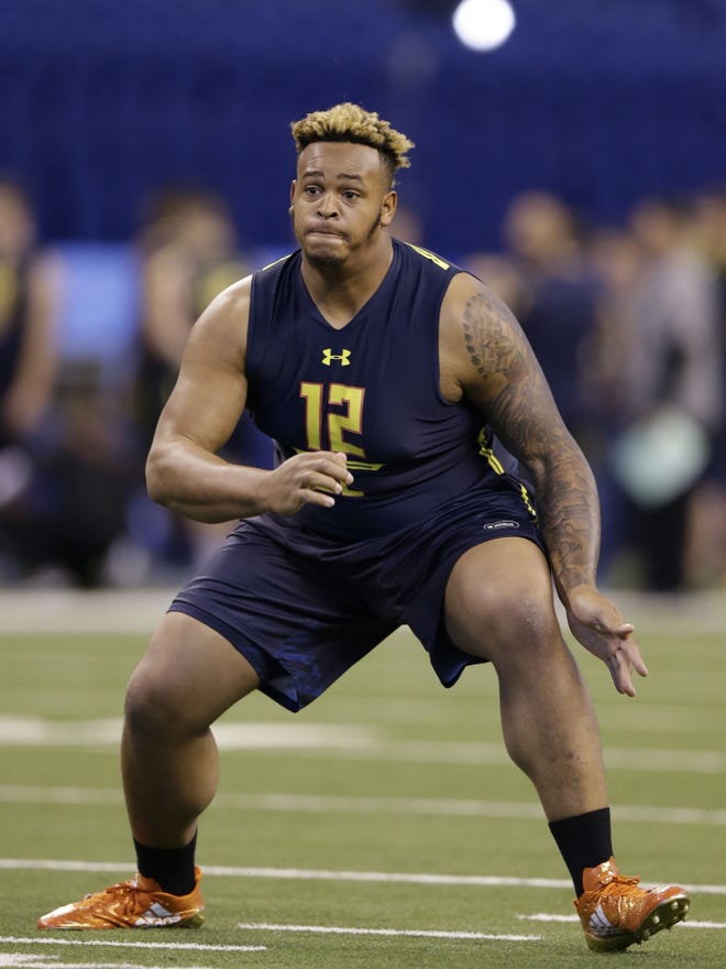 Dion Dawkins Dominates Cornhole Pro-Am, Stares Down Bills Teammate