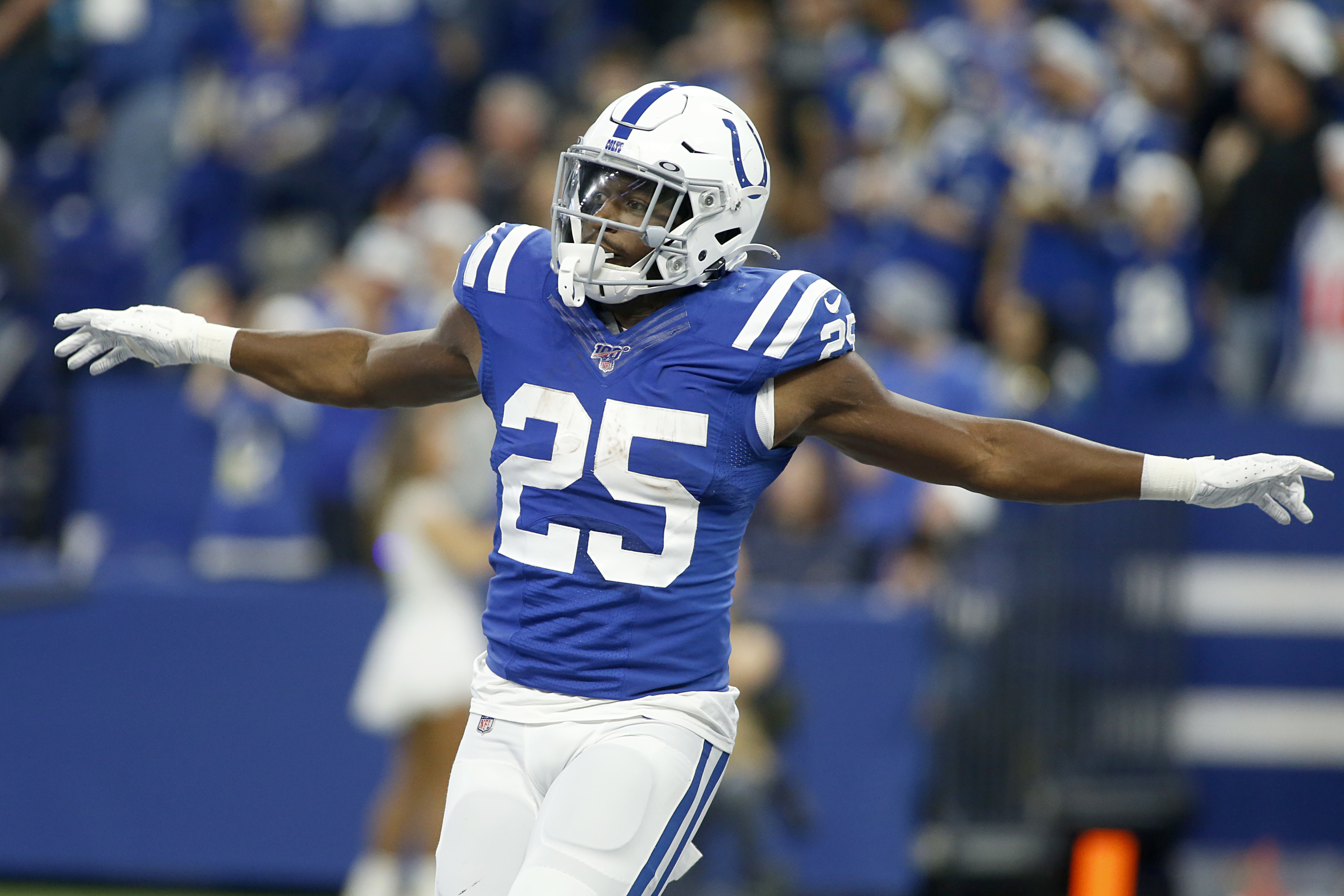 Colts retain Marlon Mack