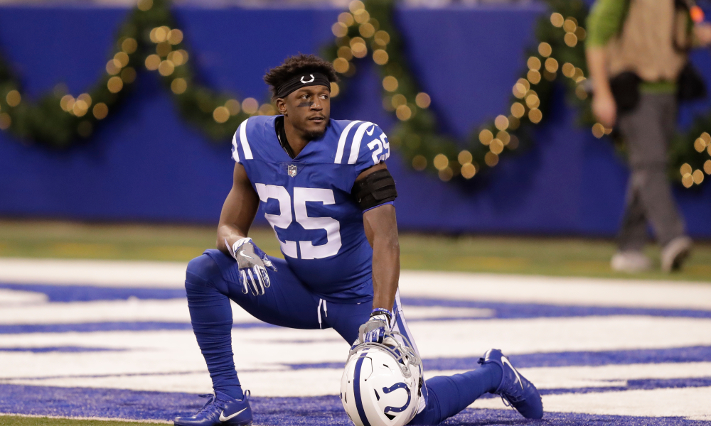 Colts retain Marlon Mack