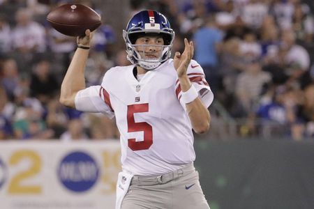 New York Giants quarterback Davis Webb warms up before an NFL football game  against the Kansas City Chiefs Sunday, Nov.19, 2017, in East Rutherford,  N.J. (AP Photo/Bill Kostroun Stock Photo - Alamy