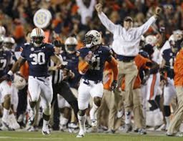 Chris Davis Jr. Signed Auburn Tigers Unframed 8x10 NCAA Spotlight Photo  with Got a Sec Inscription