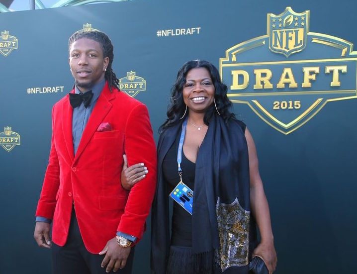 Kentucky's Bud Dupree holds his jersey after he was selected 22nd overall  by the Pittsburgh Steelers during the first round of the NFL Draft on April  30, 2015 in Chicago. Photo by Brian Kersey/UPI Stock Photo - Alamy