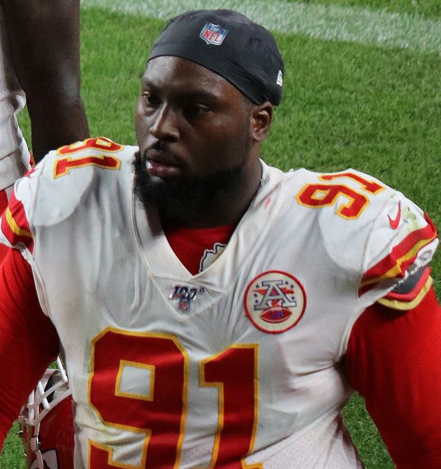 Kansas City Chiefs Defensive Tackle Derrick Nnadi Celebrates Win Like a  True Dog Lover