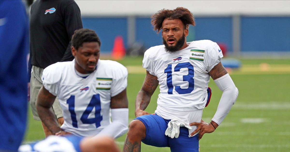 Buffalo Bills wide receiver Gabe Davis catches a pass during practice at  the NFL football team's training camp in Pittsford, N.Y., Sunday, July 30,  2023. (AP Photo/Adrian Kraus Stock Photo - Alamy