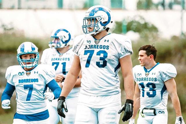 Dallas Cowboys offensive tackle Isaac Alarcon (60) runs onto the field  during a preseason NFL Football game in Arlington, Texas, Friday, Aug. 27,  2022. (AP Photo/Michael Ainsworth Stock Photo - Alamy