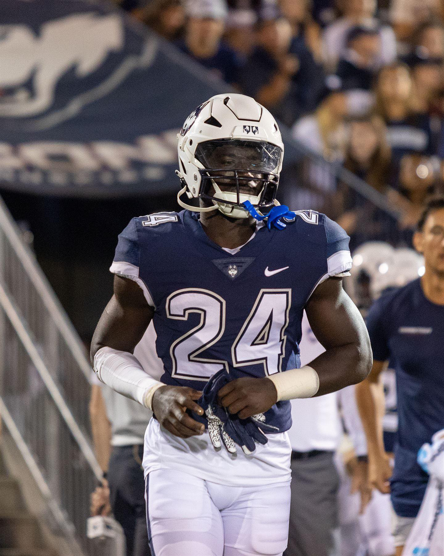 Desmond Fogle - Football - University of Connecticut Athletics