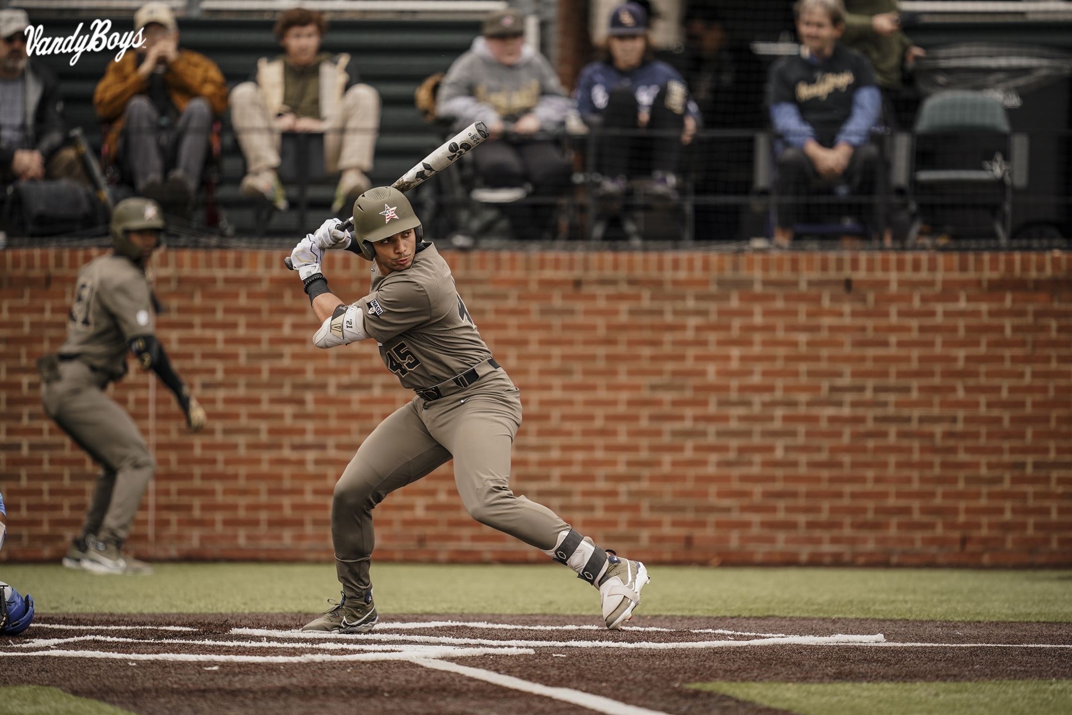 Alan Espinal goes 3 for 4 with a double and HR, Vanderbilt beats