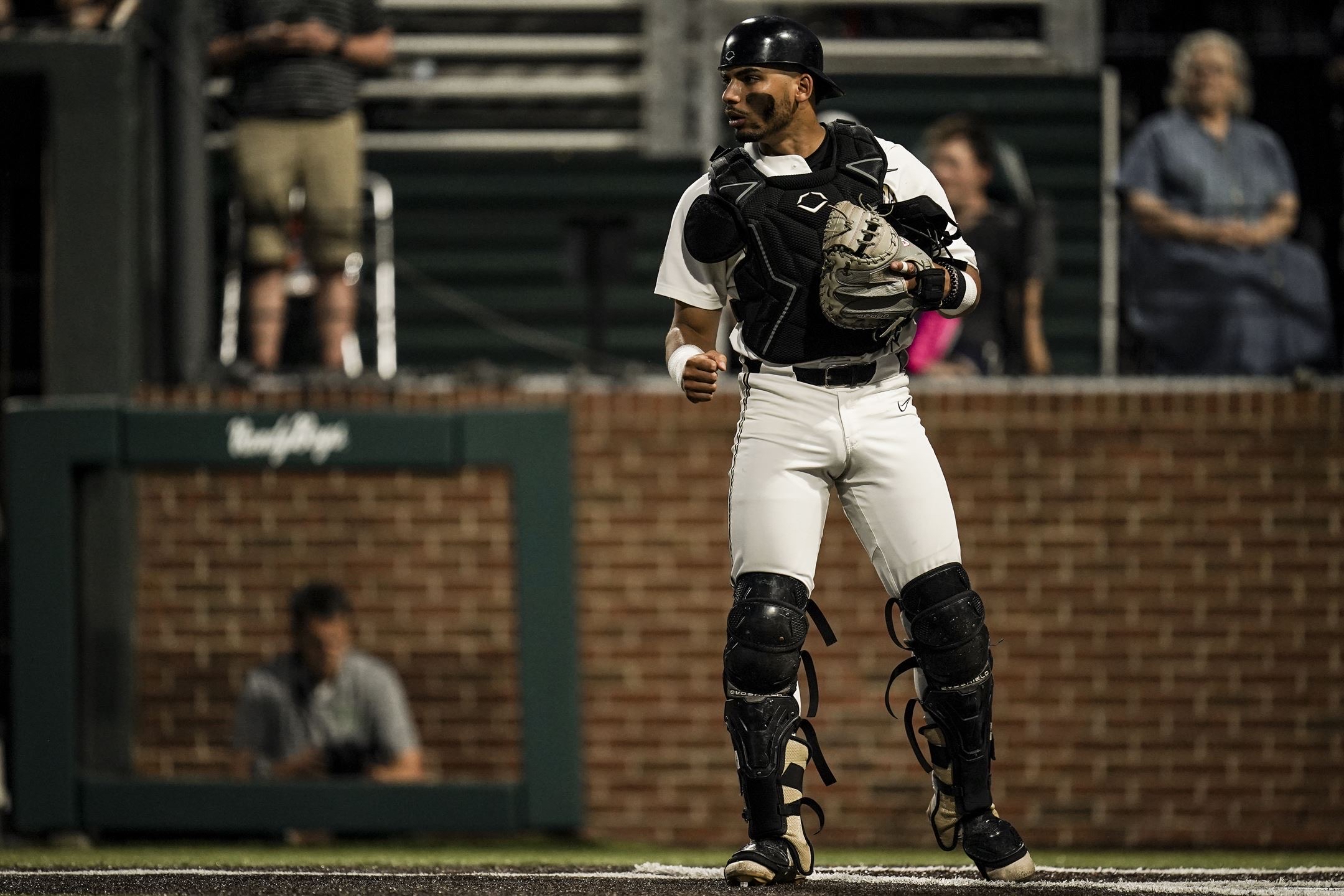 Alan Espinal goes 3 for 4 with a double and HR, Vanderbilt beats