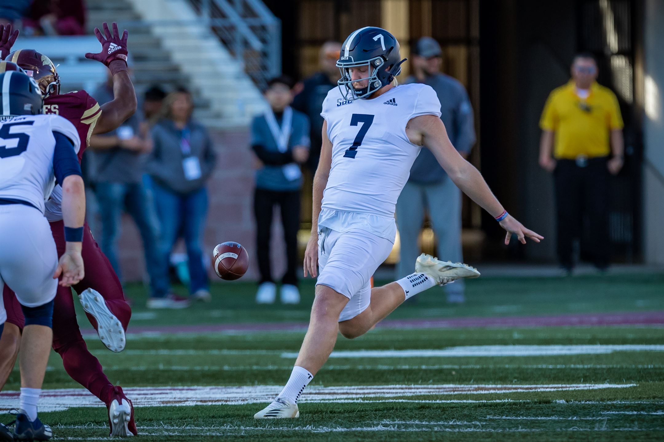 September 18, 2021: Anthony Beck III #7 Eagles punter works to