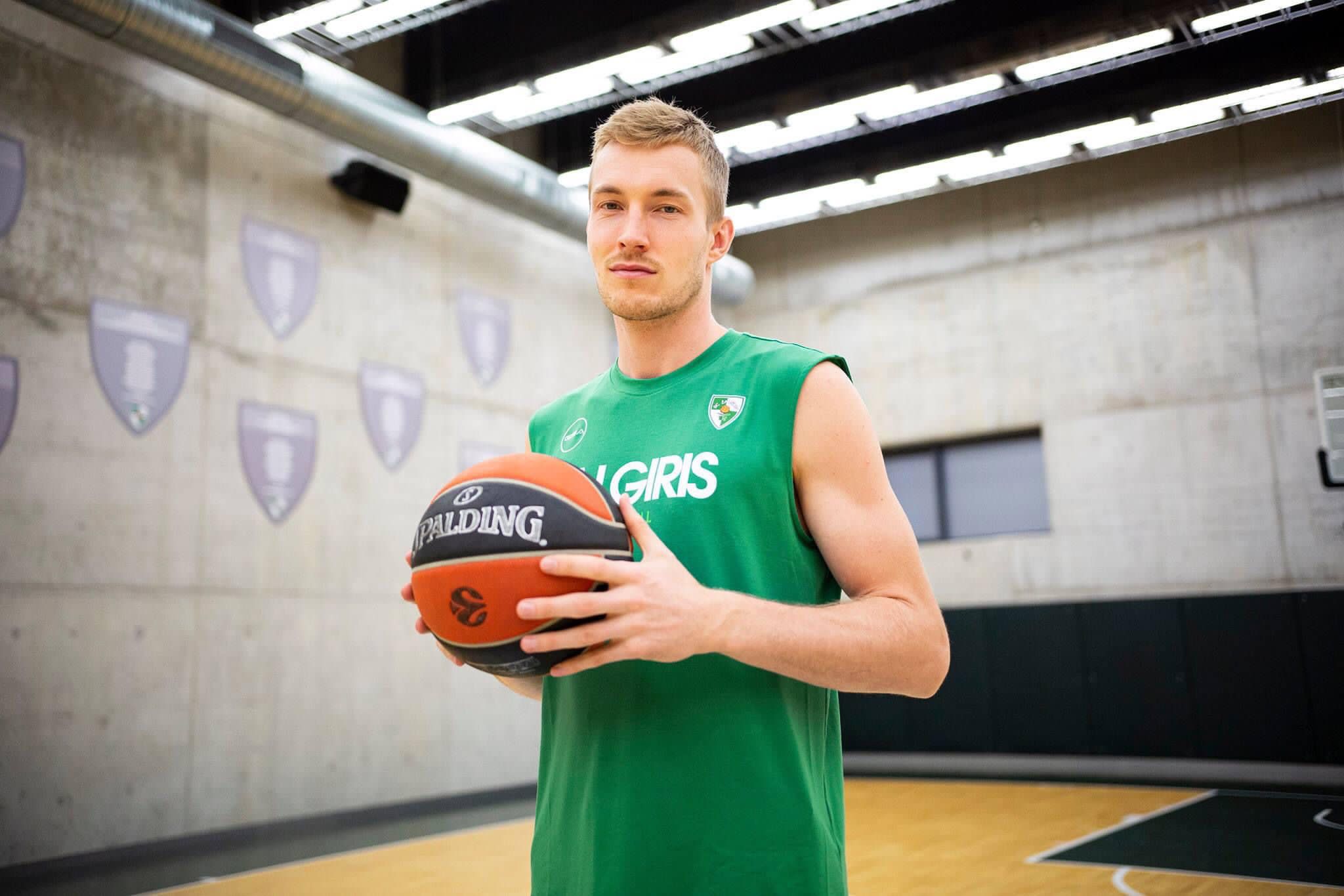 Niels Giffey athlete profile head shot