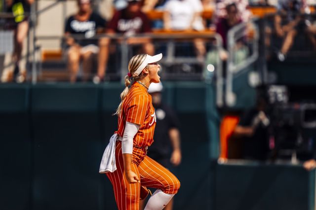 Sophia Simpson - Softball - University of Texas Athletics