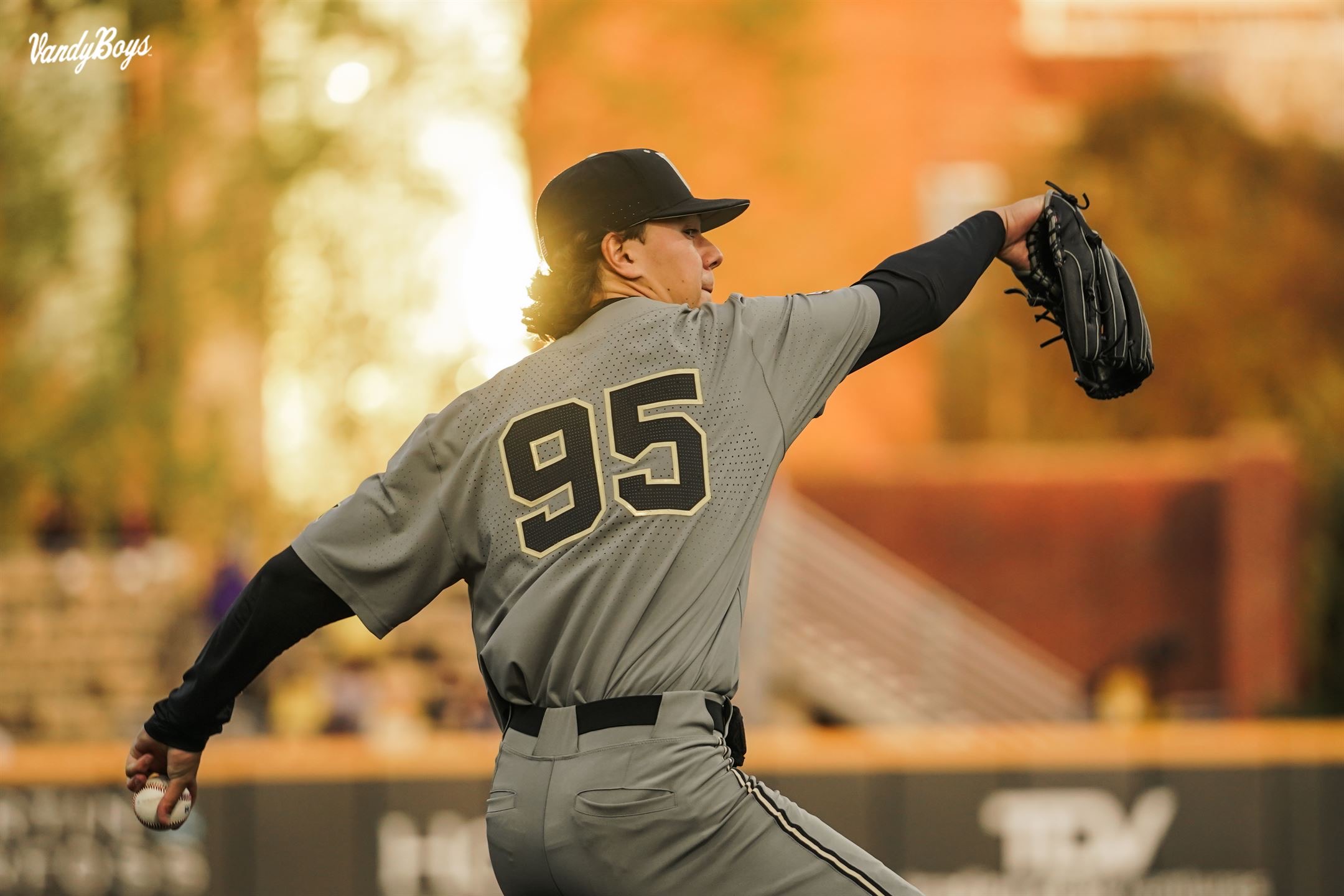 Vanderbilt Baseball  Commodores Top Hilltoppers