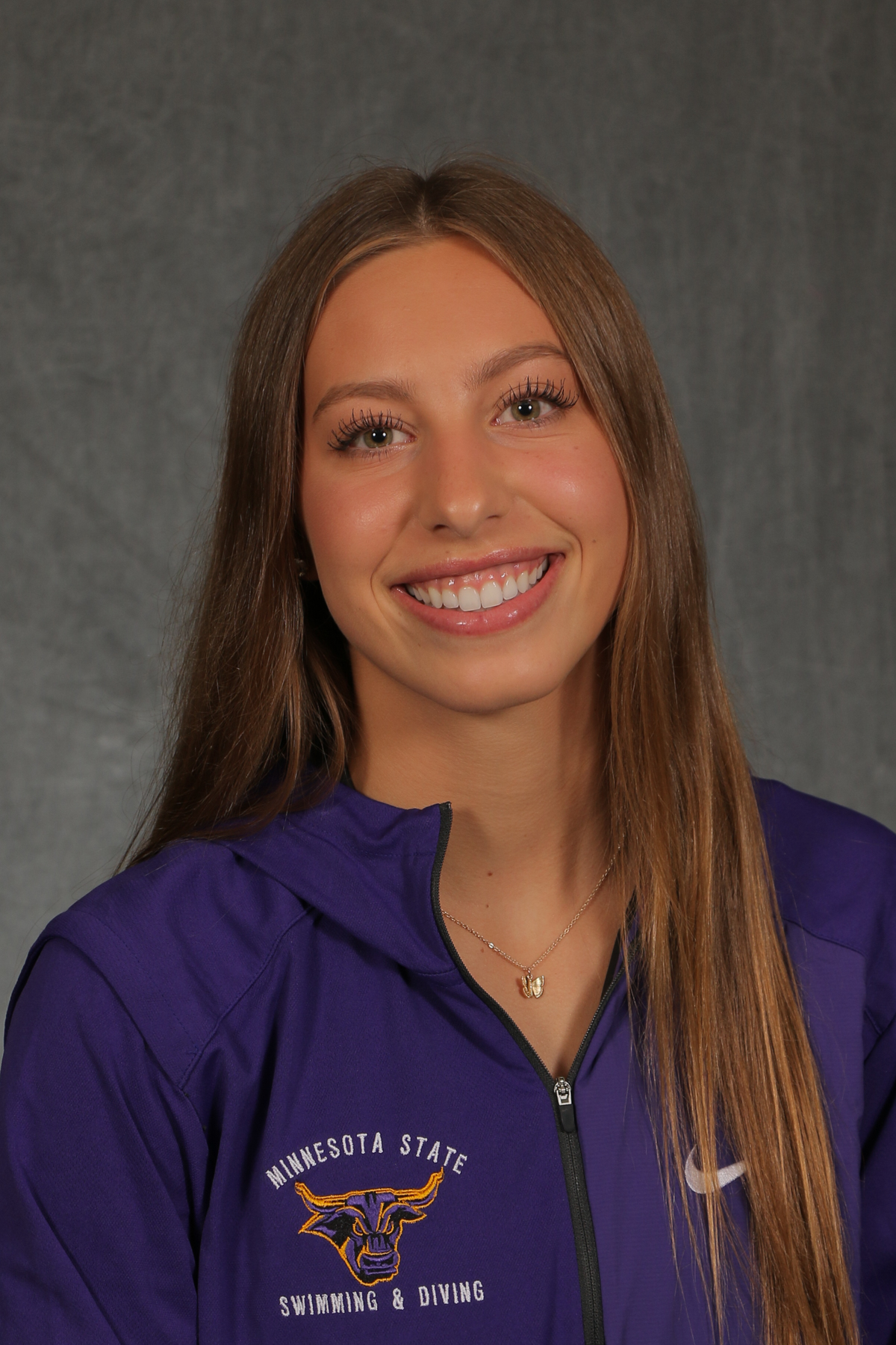 Ainslee Hemmen athlete profile head shot