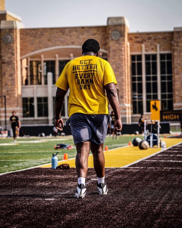 Athlete profile featured image number 2 of 4