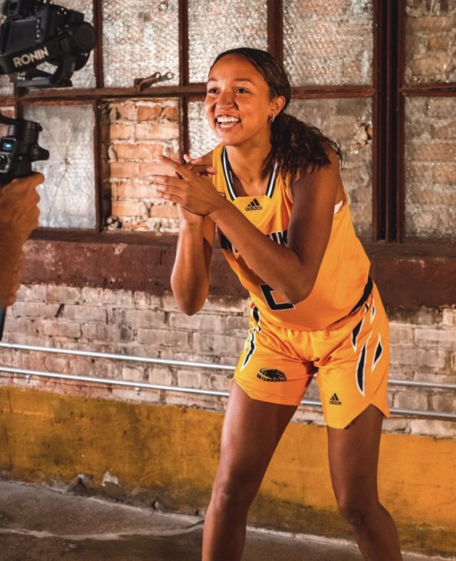 Jada Williams, high school basketball star, is NIL trailblazer - Sports  Illustrated