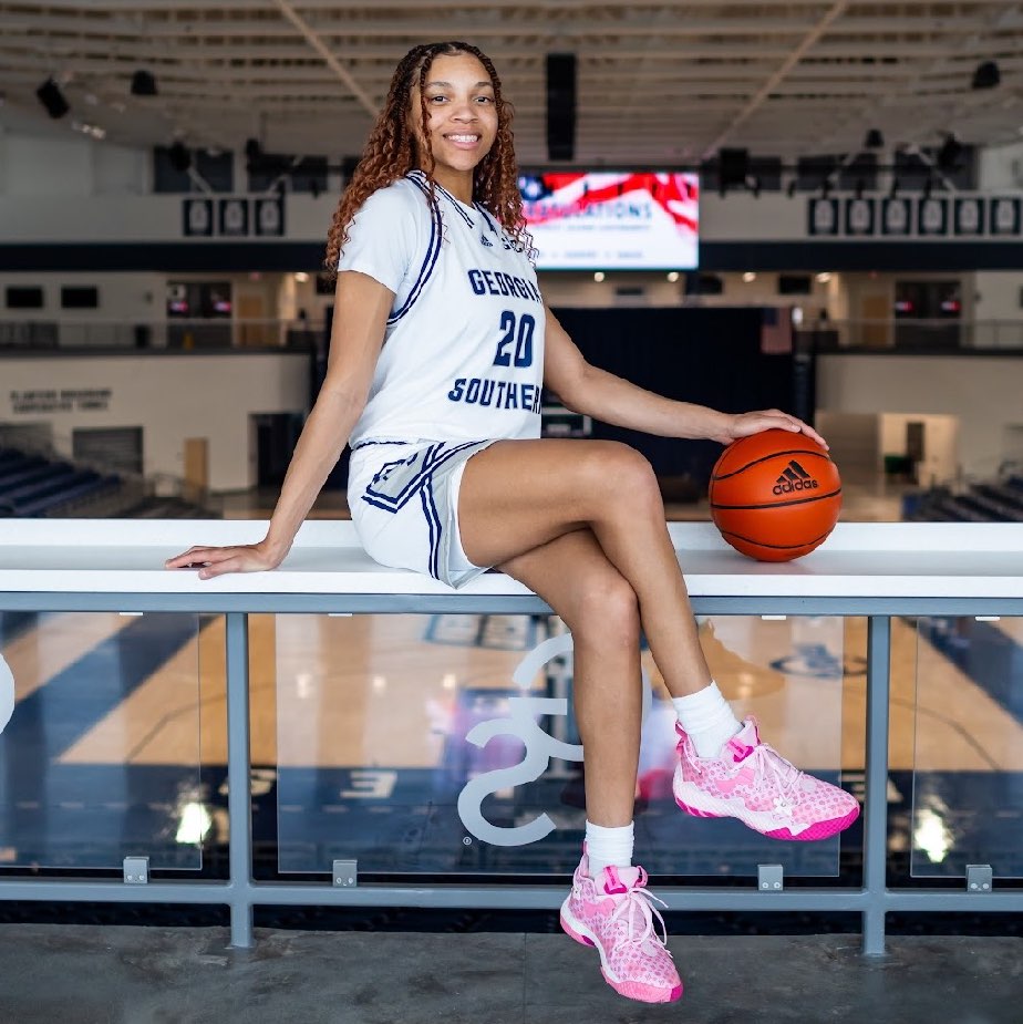 Lia Anderson athlete profile head shot