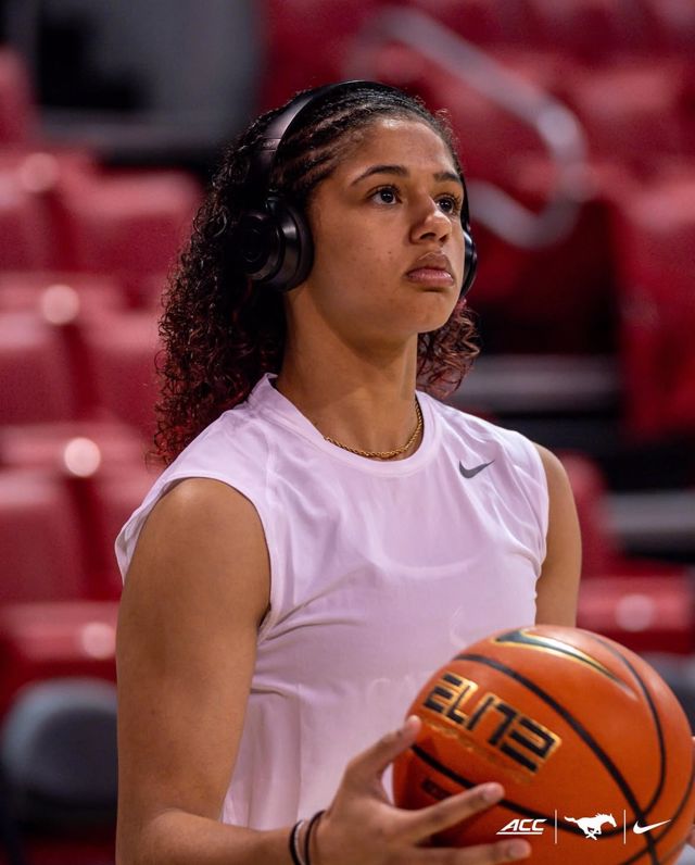 Athlete profile featured image number 1 of 4
