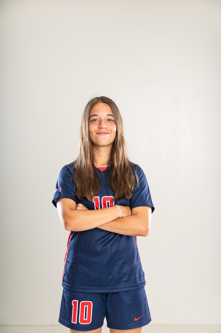 Nicole Araújo athlete profile head shot