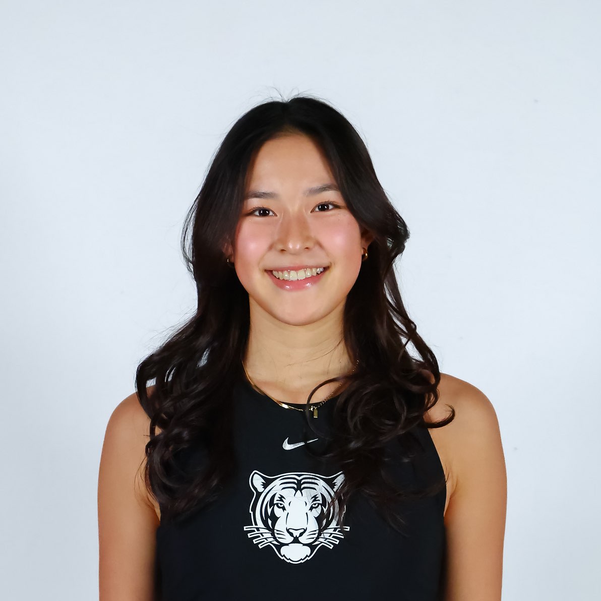 Pearlie Zhang athlete profile head shot