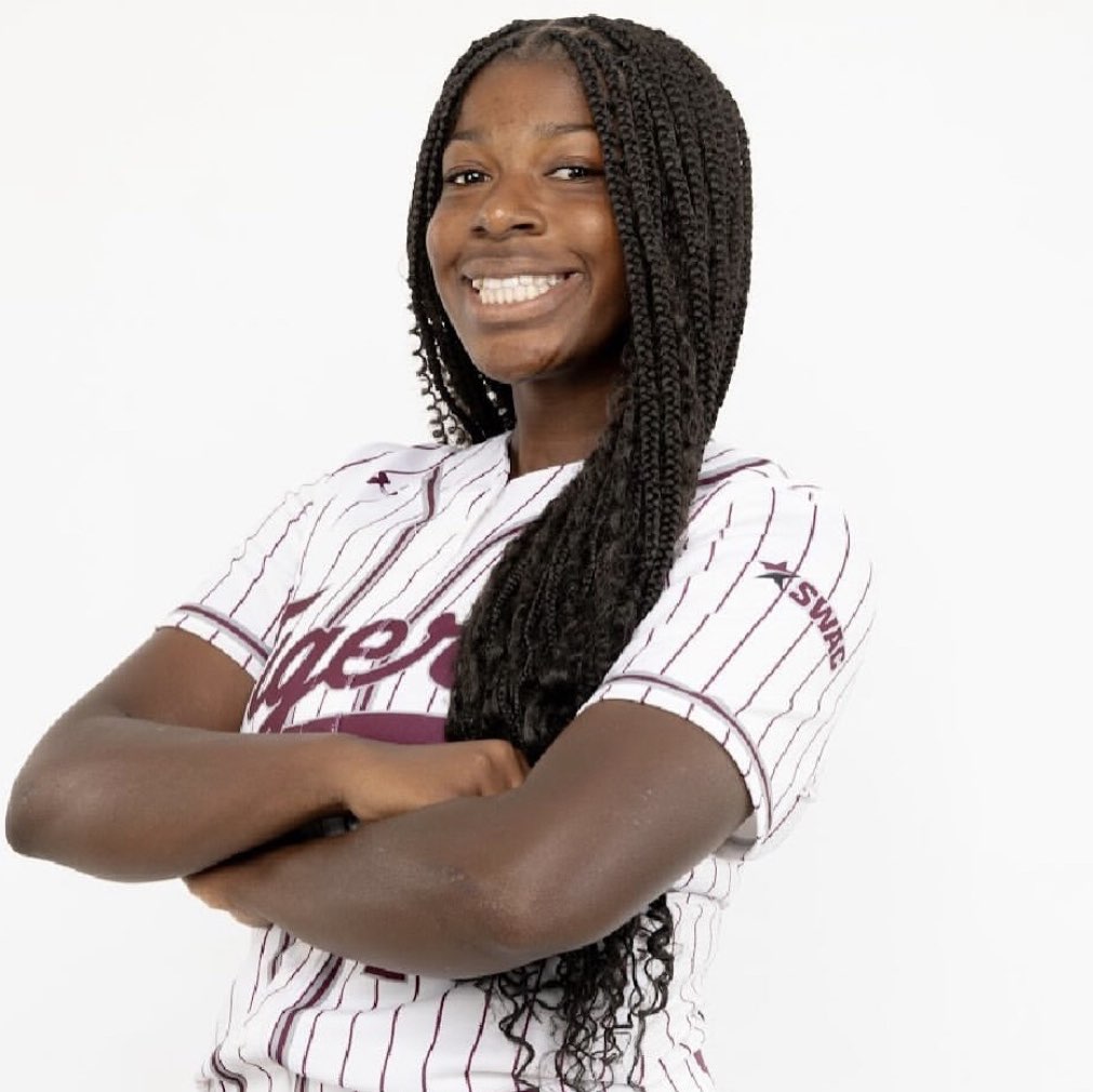 DaNia Durr athlete profile head shot
