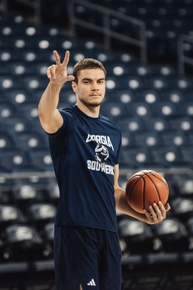 Athlete profile featured image number 1 of 4