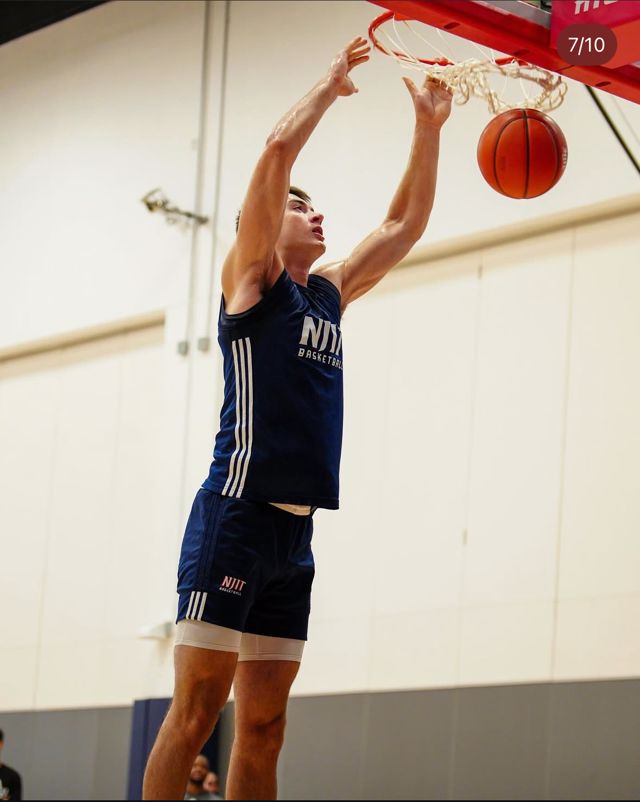 Athlete profile featured image number 1 of 4