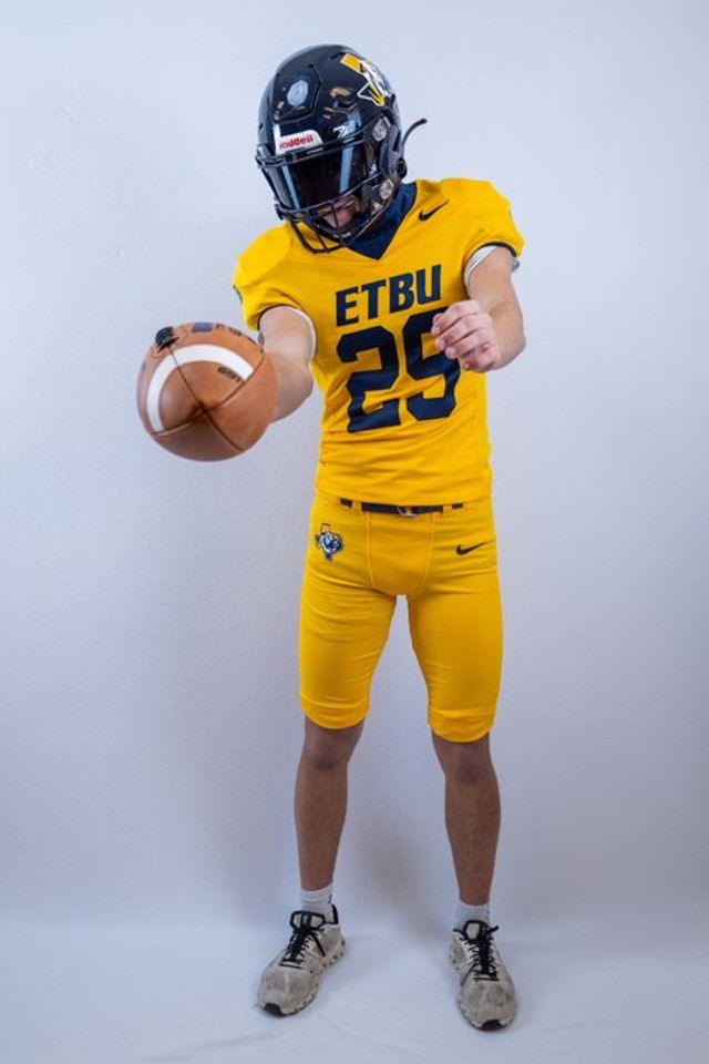 Athlete profile featured image number 2 of 7