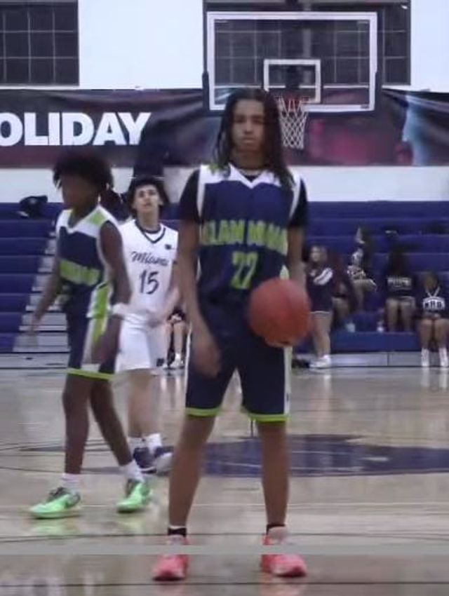 Athlete profile featured image number 1 of 4