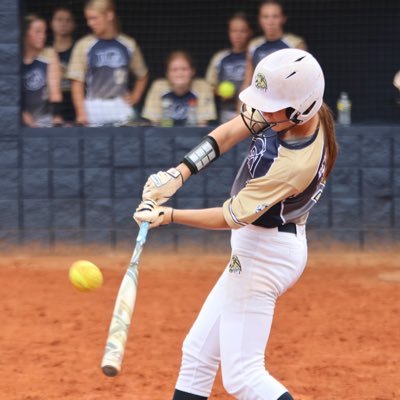 Elizabeth Bennett athlete profile head shot