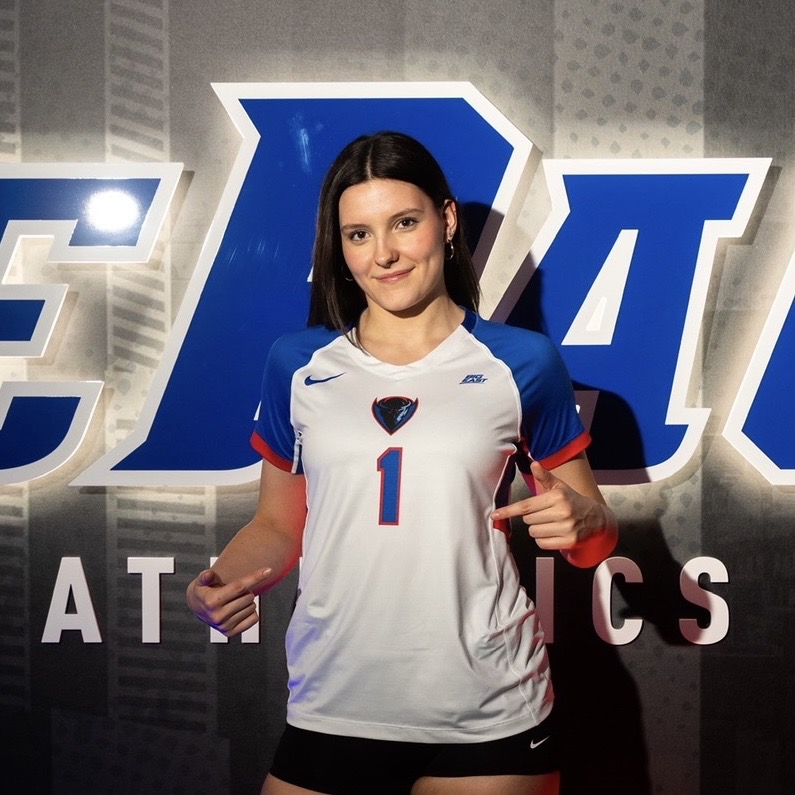 Caroline Wright athlete profile head shot